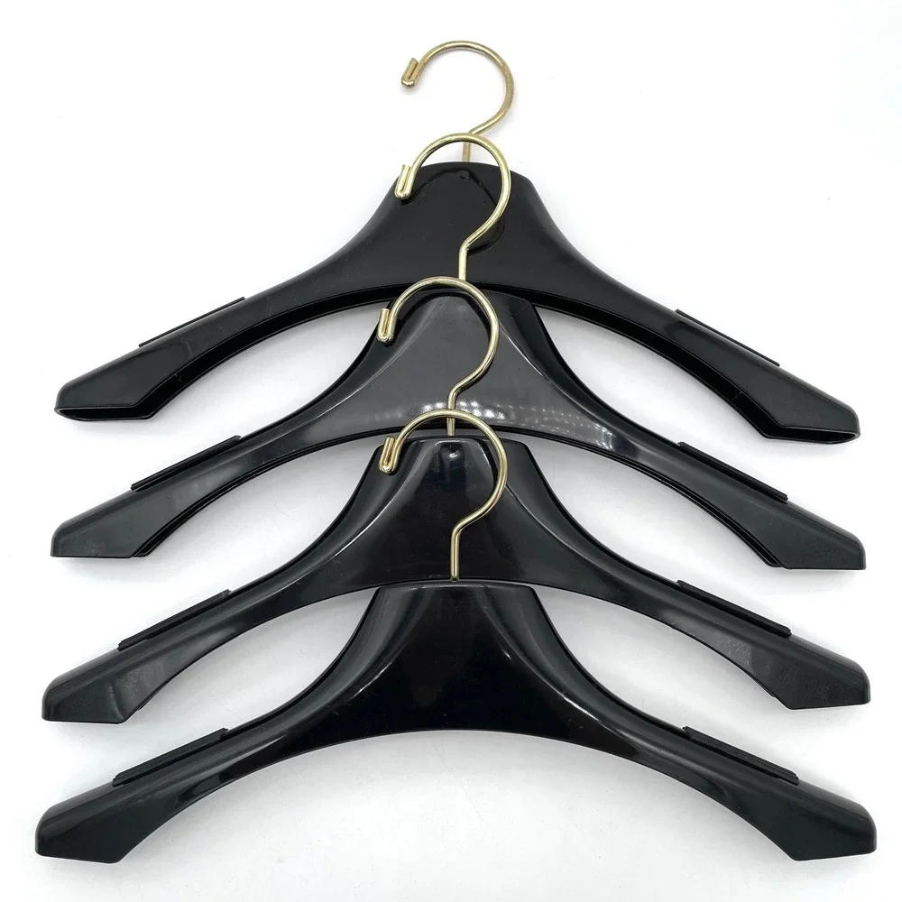 Neiman Marcus Coat Hangers Acrylic Unisex OS Black Good Bundle Set of 4 Gold